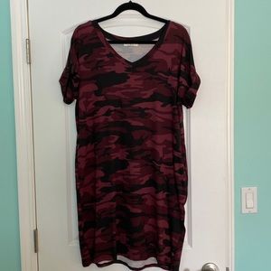 Maroon camo size large midi dress by Zenana.